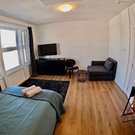 Lovely One Bedroom Flat London Exterior photo